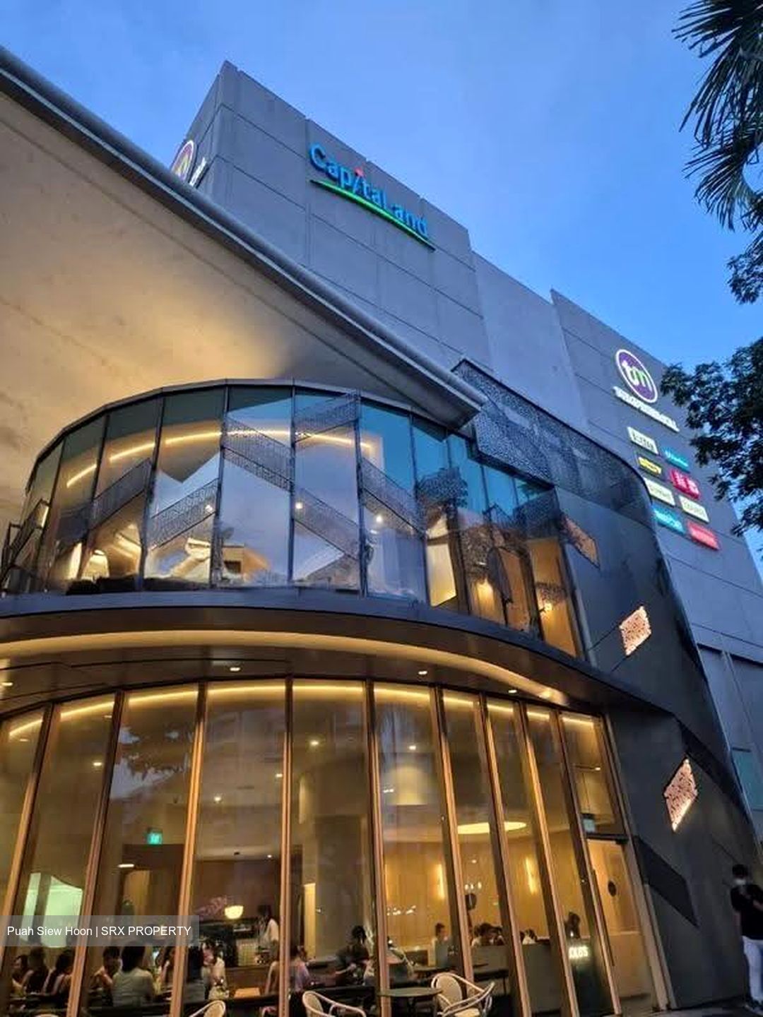 Century Square (D18), Retail #614604941